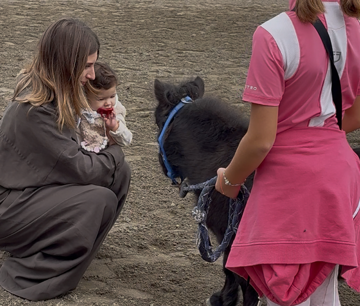 Alla scoperta dei pony al centro ippico Madi